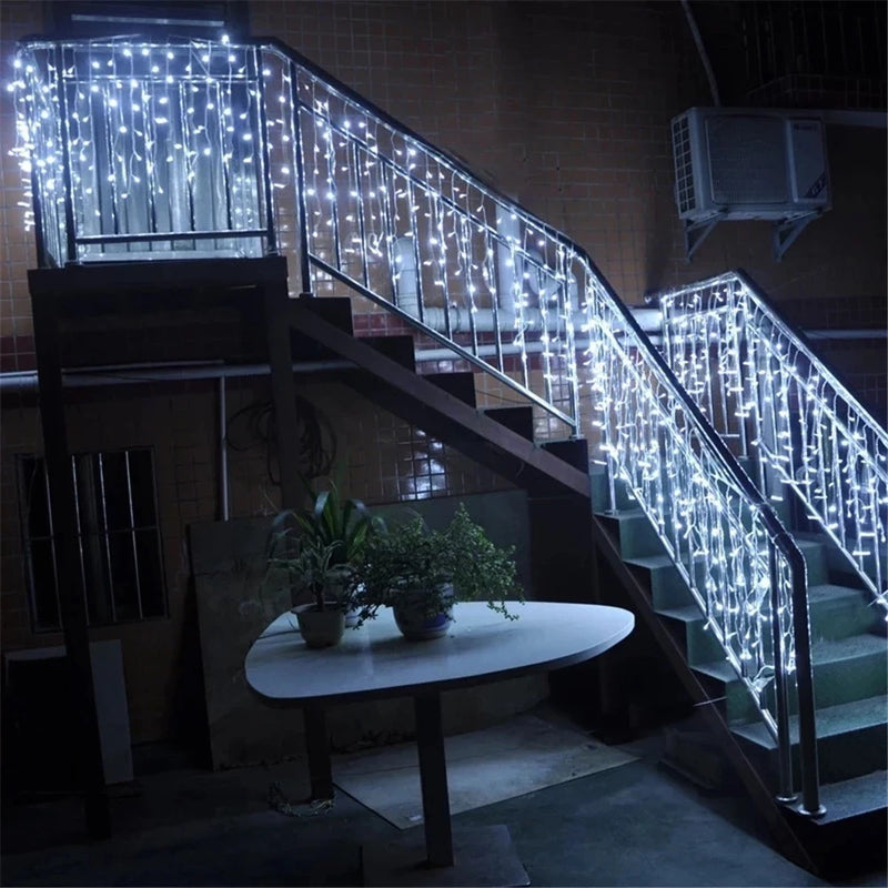 Cachoeira de LED para decorar seu jardim.